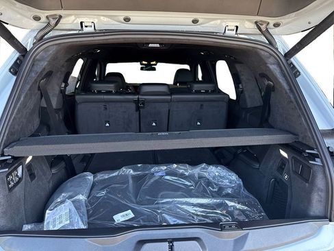 New 2026 BMW X7 M60i image 13