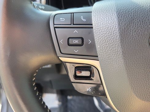 Used 2025 Toyota Camry SE image 25