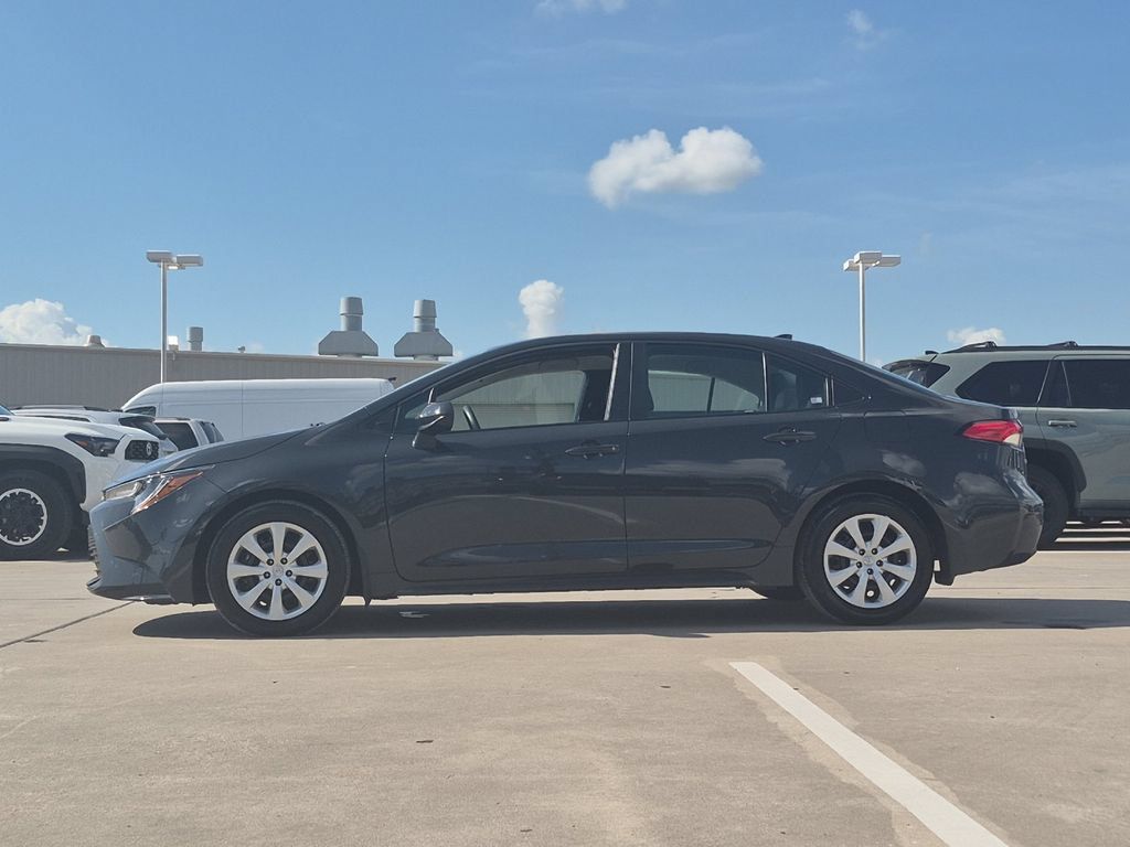 Used 2026 Toyota Corolla LE FWD image 3