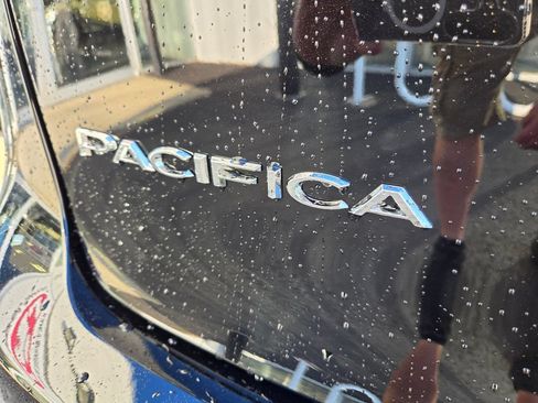 New 2027 Chrysler Pacifica Select AWD/4WD image 13