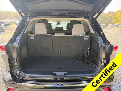 Used 2023 Toyota Highlander Platinum image 18