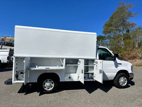 Used 2016 Ford E-350 and Econoline 350 Super Duty image 15