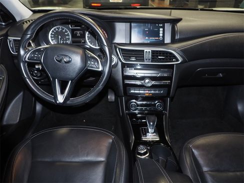 Used 2017 INFINITI QX30 Premium w/ Technology Package image 9