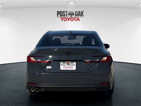Used 2025 Toyota Camry SE image 6