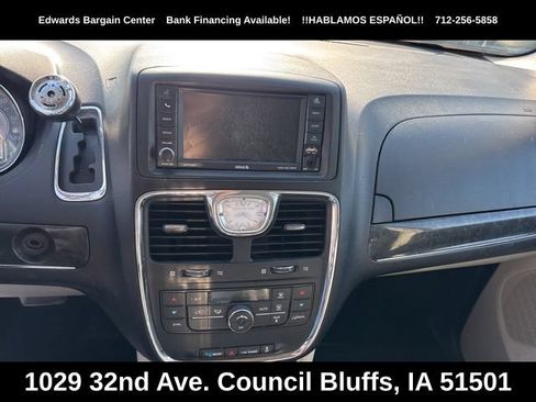 Used 2015 Chrysler Town & Country Touring FWD image 20