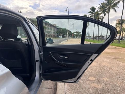 Used 2018 BMW 320i Sedan image 16