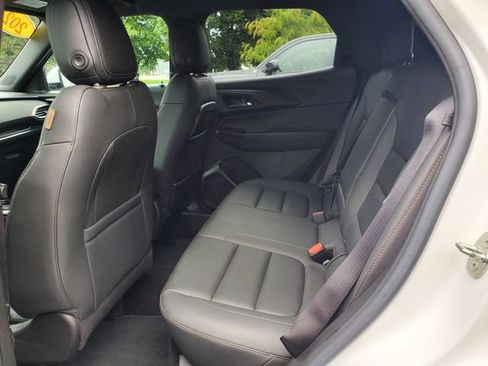 Used 2023 Chevrolet TrailBlazer ACTIV w/ Convenience Package AWD/4WD image 9