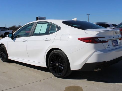 Used 2025 Toyota Camry SE image 7