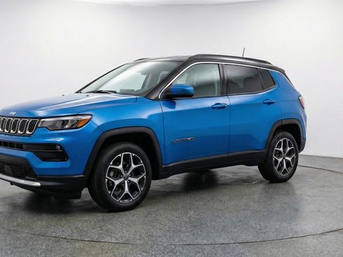 Used 2025 Jeep Compass Limited AWD/4WD image 3
