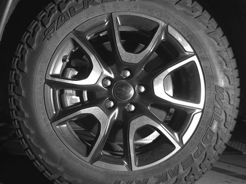 Used 2025 Jeep Compass Trailhawk AWD/4WD image 12
