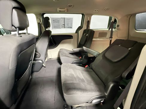 Used 2019 Dodge Grand Caravan SE FWD image 22