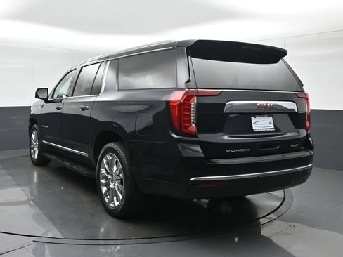 Used 2022 GMC Yukon XL SLT w/ SLT Premium Package AWD/4WD image 5