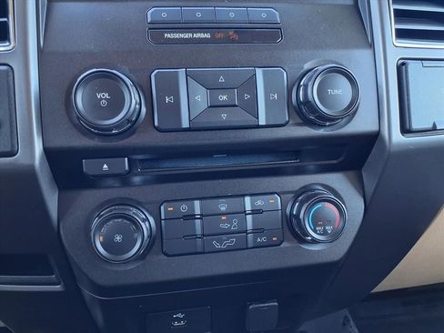 Used 2017 Ford F150 XLT image 4