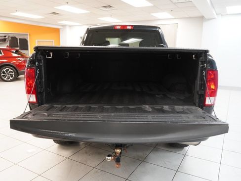 Used 2018 RAM 1500 Express w/ Express Value Package AWD/4WD image 9