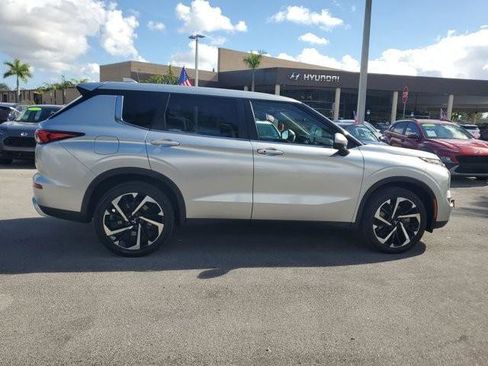 Used 2023 Mitsubishi Outlander SE image 4