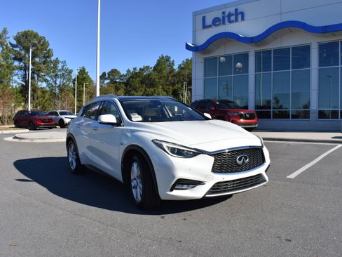 Used 2017 INFINITI QX30 Premium w/ Navigation Package image 1