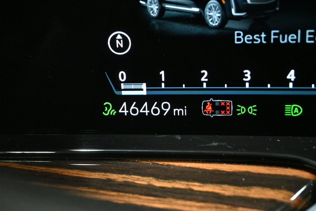 Used 2024 Cadillac Escalade ESV Luxury w/ LPO, Floor Liner Package AWD/4WD image 43