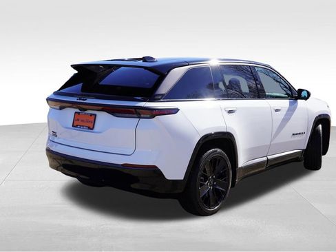 Used 2024 Jeep Wagoneer Launch Edition image 5