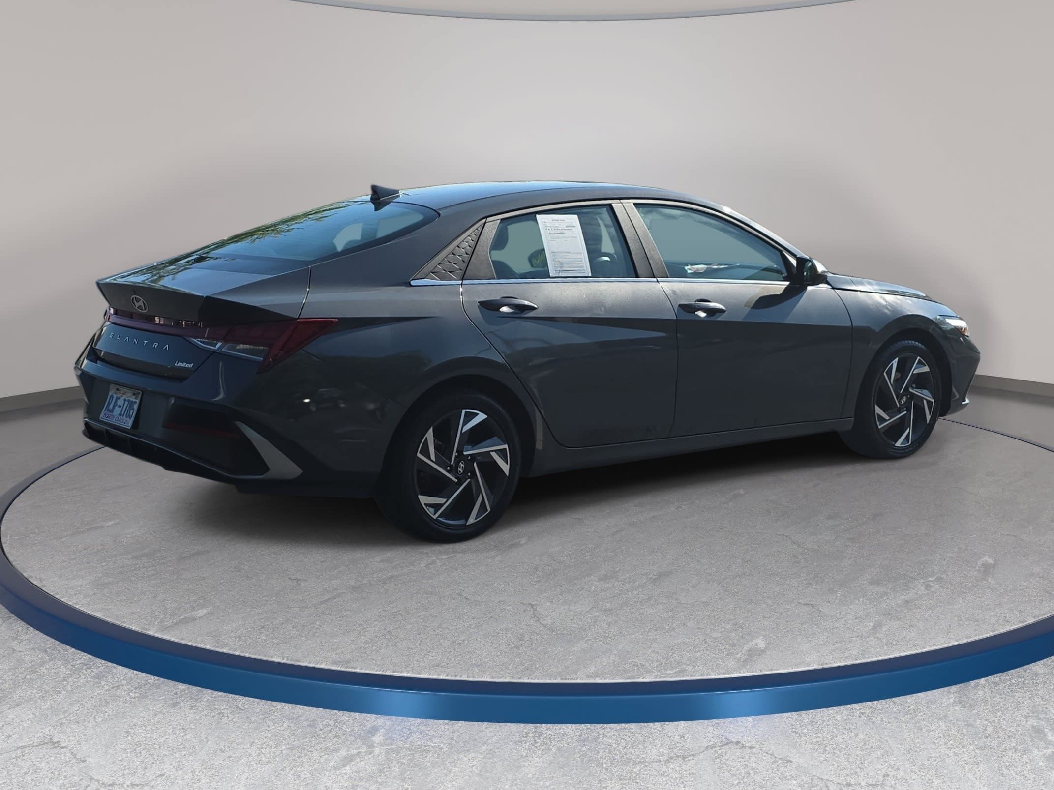 Used 2025 Hyundai Elantra Limited FWD image 5