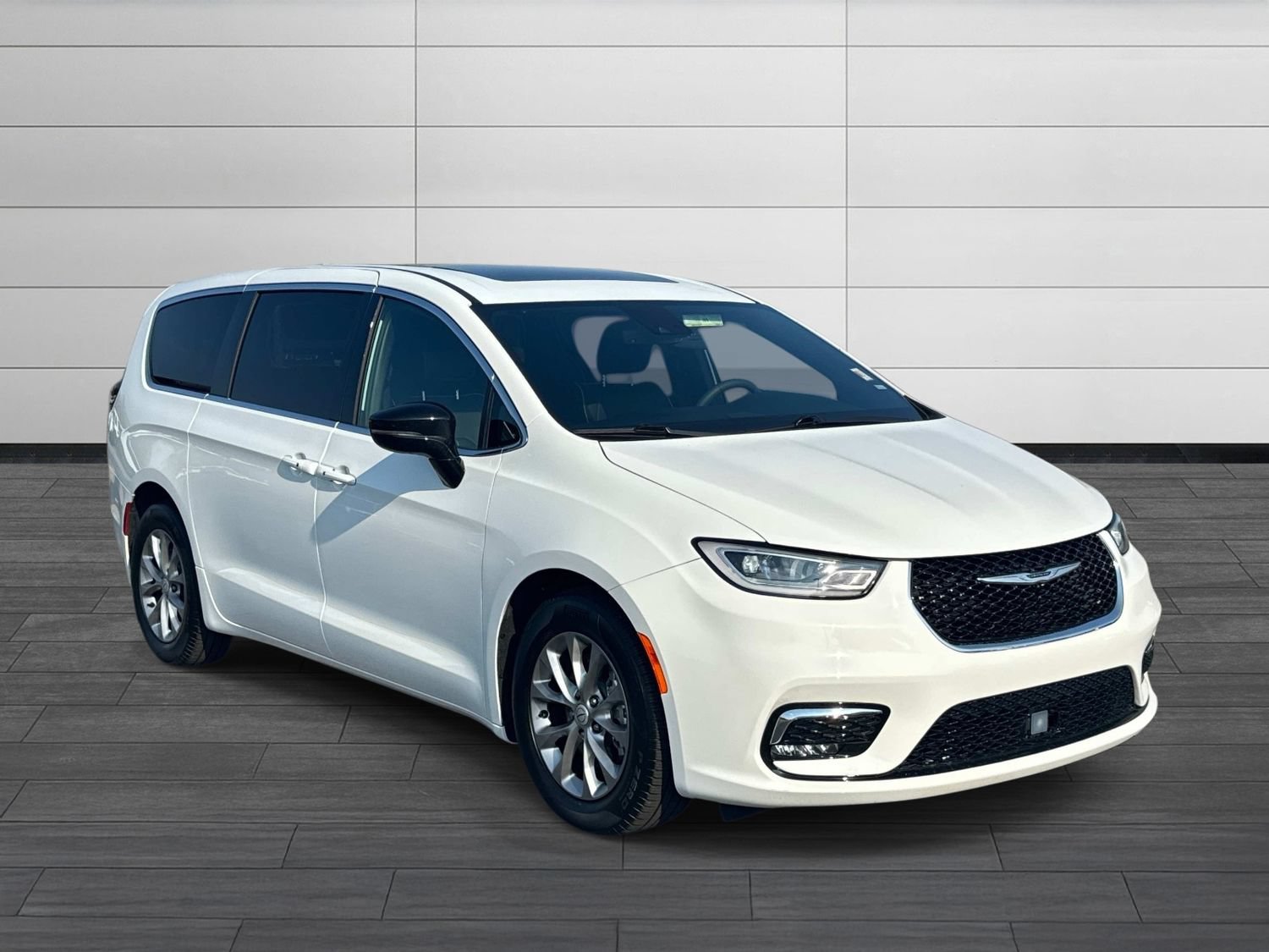 Used 2026 Chrysler Pacifica Limited FWD image 2