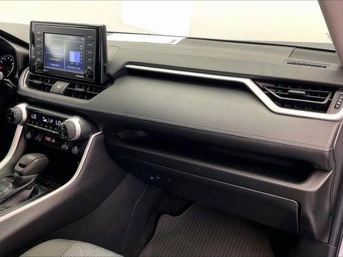 Used 2022 Toyota RAV4 XLE image 16