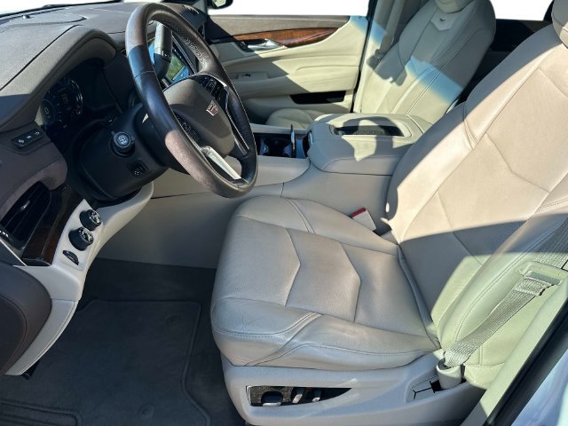 Used 2017 Cadillac Escalade ESV Luxury AWD/4WD image 19