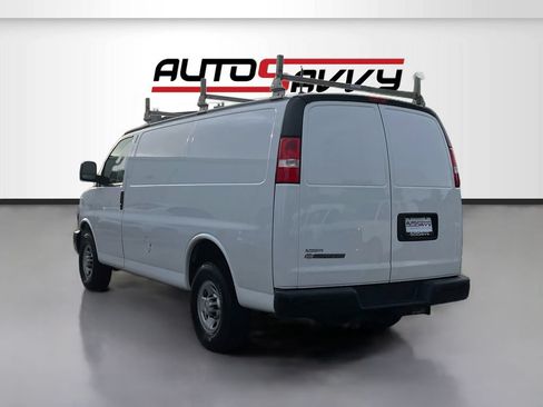 Used 2024 Chevrolet Express 2500 RWD image 5
