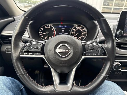 Used 2024 Nissan Altima 2.5 SR FWD image 16