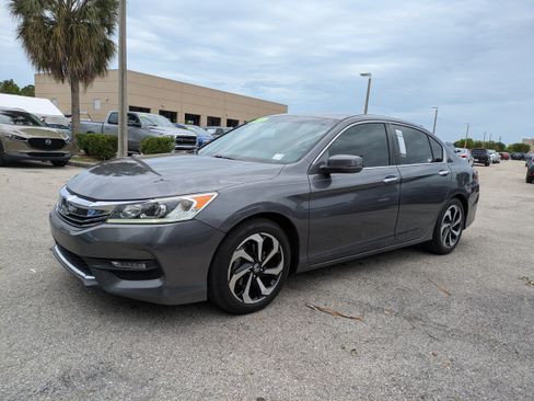 Used 2017 Honda Accord EX-L image 9