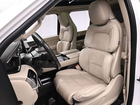 Used 2021 Lincoln Navigator L Reserve w/ Luxury Package image 13