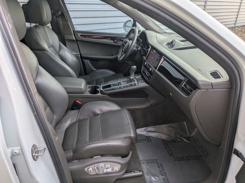 Used 2020 Porsche Macan S image 35