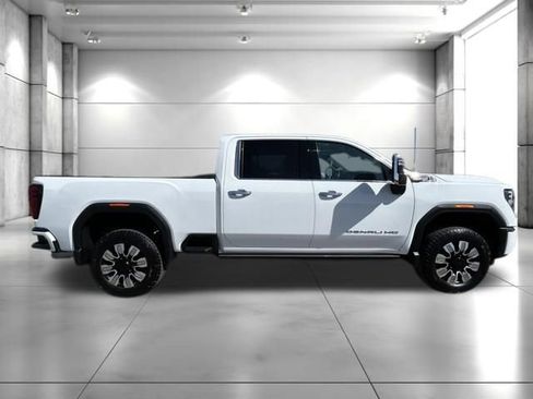 Used 2025 GMC Sierra 3500 Denali w/ Denali Reserve Package AWD/4WD image 9