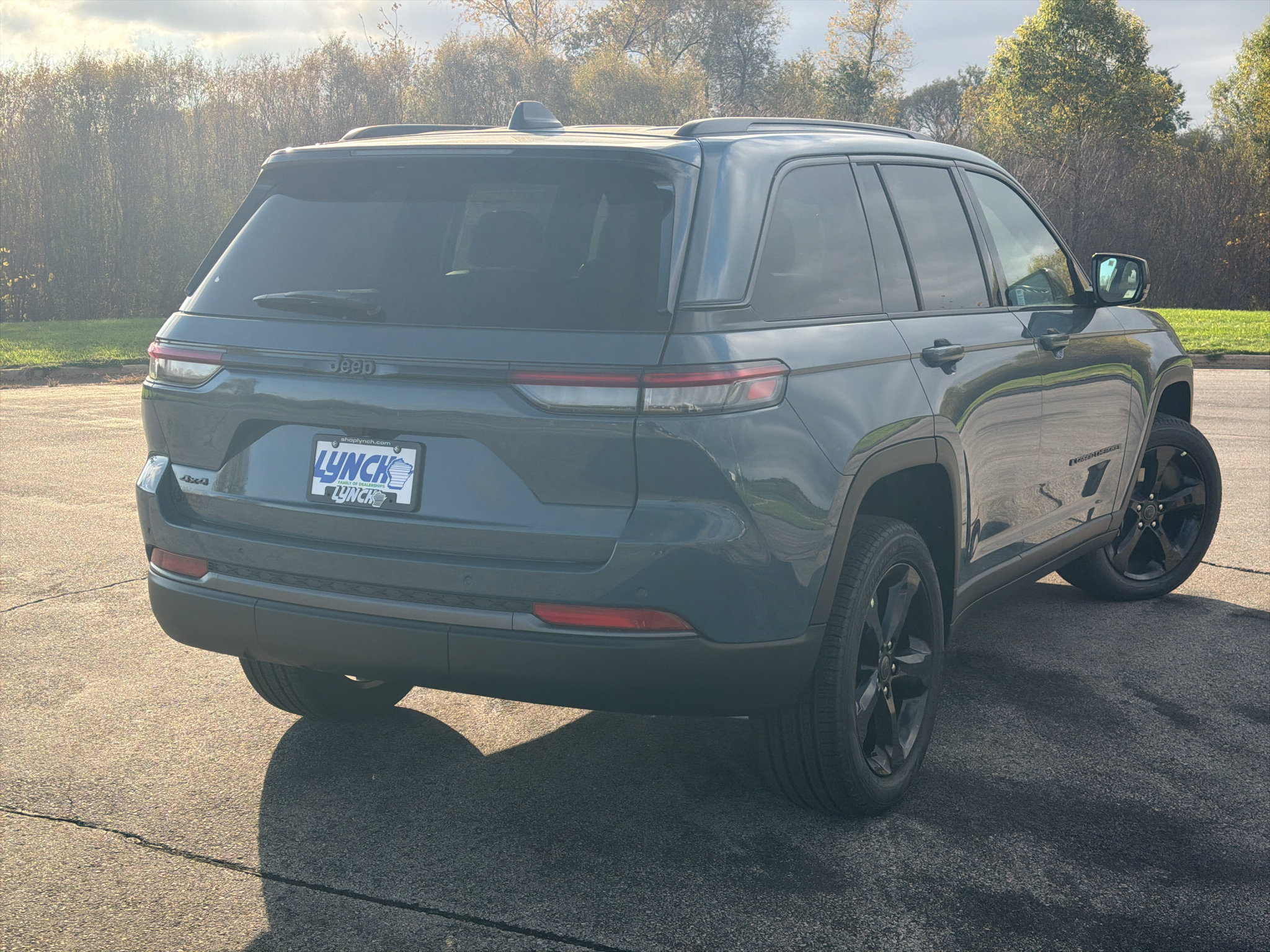 New 2027 Jeep Grand Cherokee Limited w/ Limited Altitude Package AWD/4WD image 4