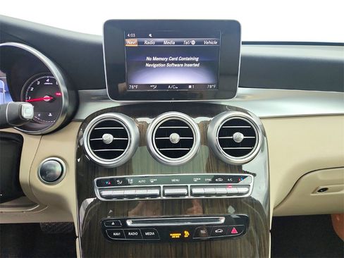 Used 2019 Mercedes-Benz GLC 300 4MATIC w/ Premium Package image 18