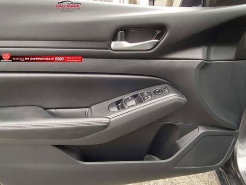 Used 2025 Nissan Altima 2.5 SV image 13