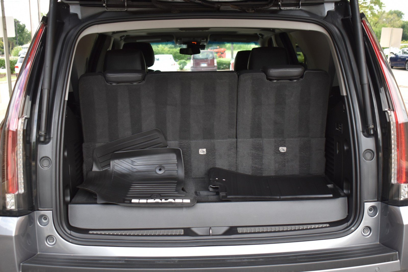 Used 2018 Cadillac Escalade Luxury AWD/4WD image 42