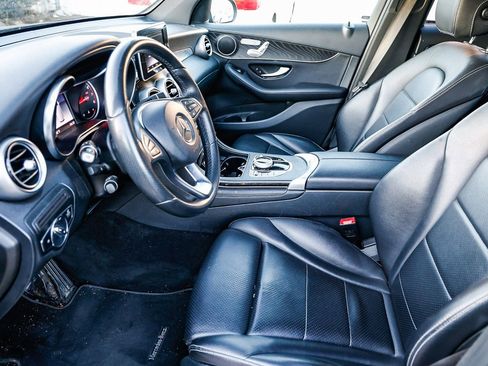 Used 2018 Mercedes-Benz GLC 300 4MATIC image 5