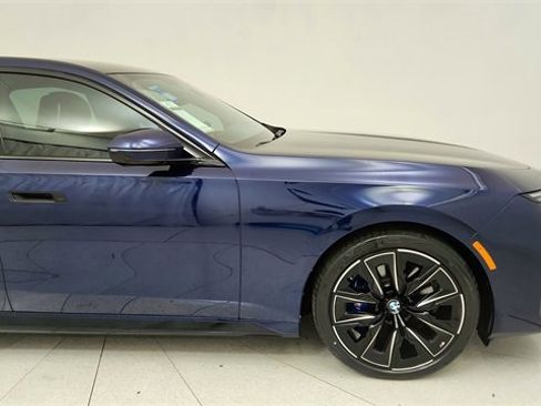 Used 2023 BMW i7 xDrive60 image 7