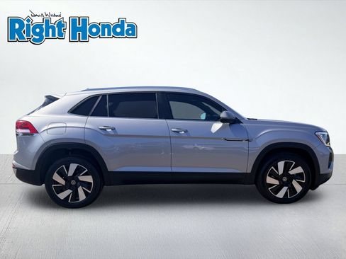 Used 2025 Volkswagen Atlas Cross Sport SE AWD/4WD image 8