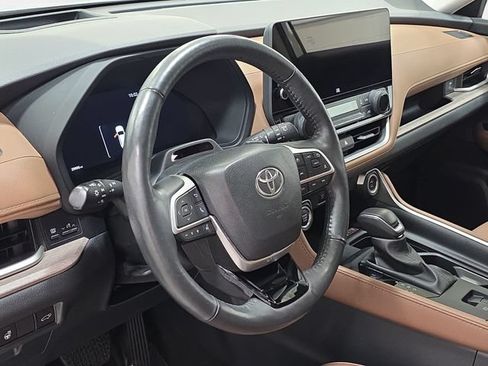 Certified 2024 Toyota Grand Highlander AWD image 12