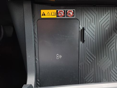 Used 2025 Toyota Tacoma Limited image 23