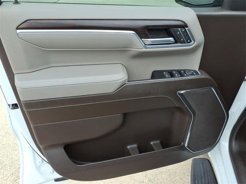 Used 2024 GMC Sierra 1500 SLT image 16