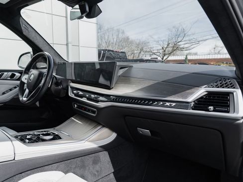 Used 2023 BMW X7 xDrive40i w/ Executive Package image 29