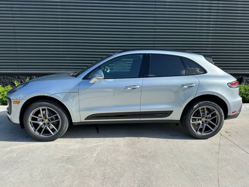 Certified 2025 Porsche Macan image 2
