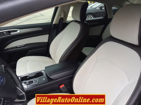 Used 2019 Ford Fusion SE w/ Equipment Group 151A image 17