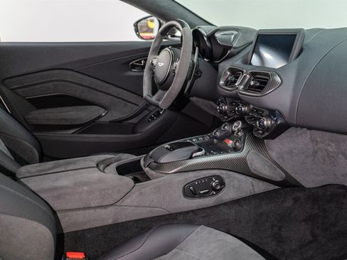 Used 2023 Aston Martin V8 Vantage Coupe RWD image 52