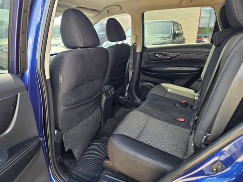Used 2018 Nissan Rogue SV w/ Premium Package FWD image 10