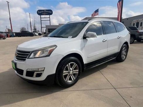 Used 2017 Chevrolet Traverse LT image 4