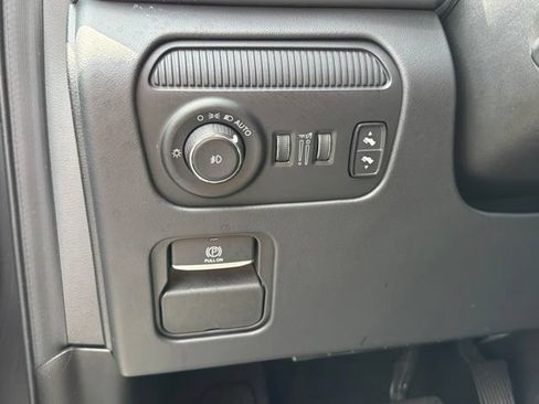 Used 2024 Jeep Grand Wagoneer L Series III AWD/4WD image 13