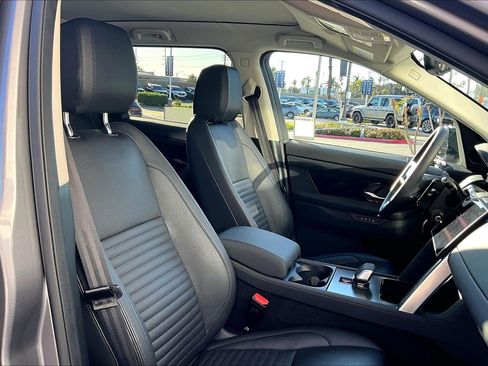 Used 2025 Land Rover Discovery Sport S image 7